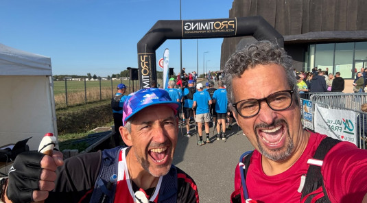 2 fiers représentants de la marche nordique à la Bâtirun !